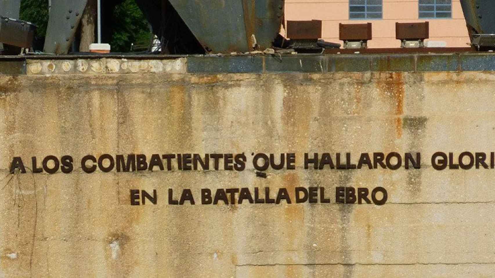 Monumento erigido por el franquismo en Tortosa para conmemorar la Batalla del Ebro.