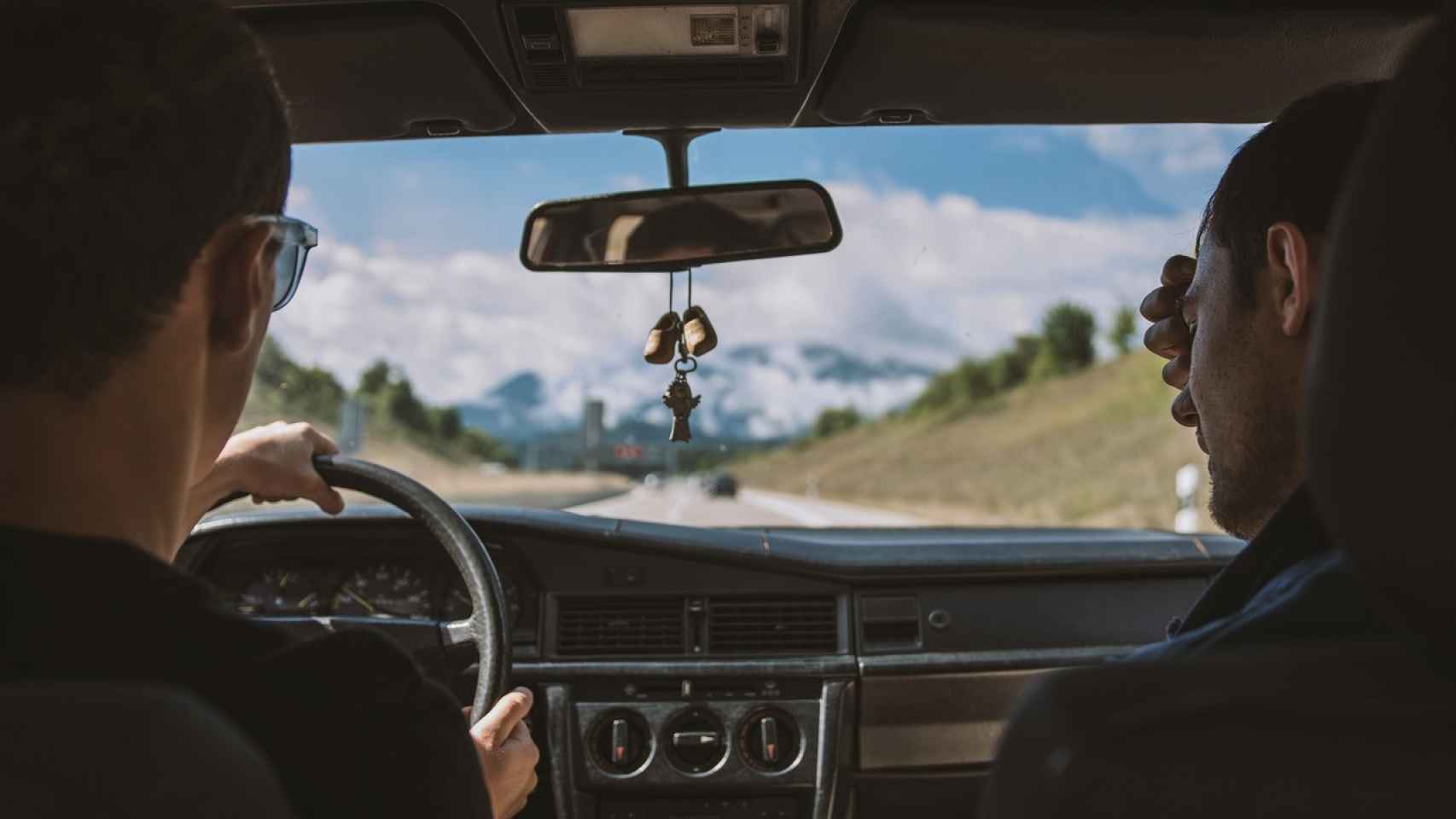 En ruta desde el interior de un coche