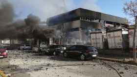 Estado en el que ha quedado la nave de L'Arboç tras la explosión / BOMBEROS