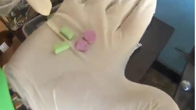 Droga hallada en el piso de Nou Barris / MOSSOS