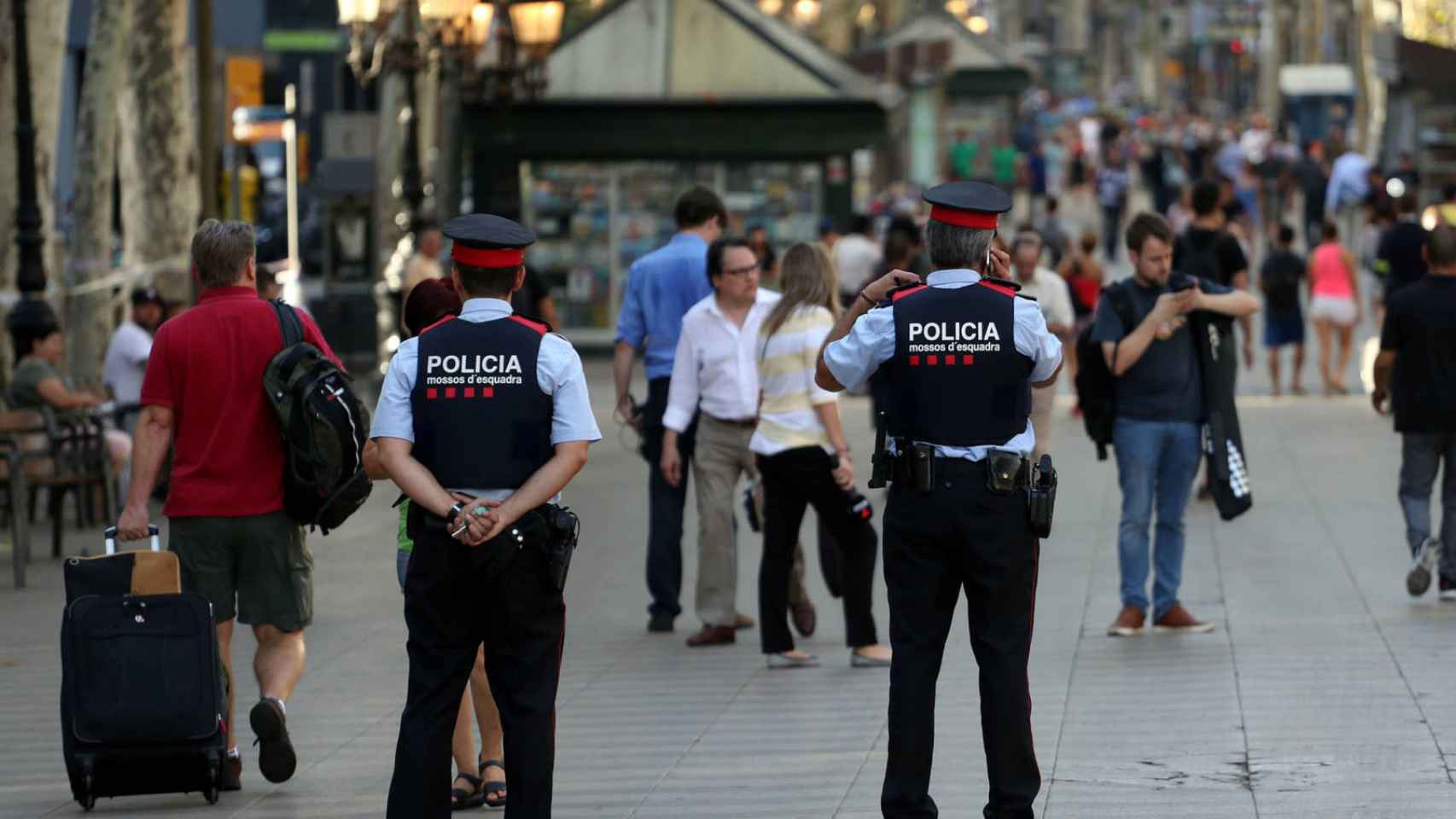 Mossos d'Esquadra vigilan las Ramblas de Barcelona, imagen de archivo / EFE