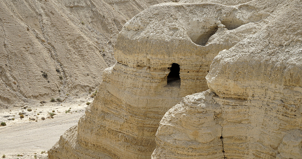 Cueva donde se encontraron los famosos Rollos de Qumrán / Yolanda Cardo
