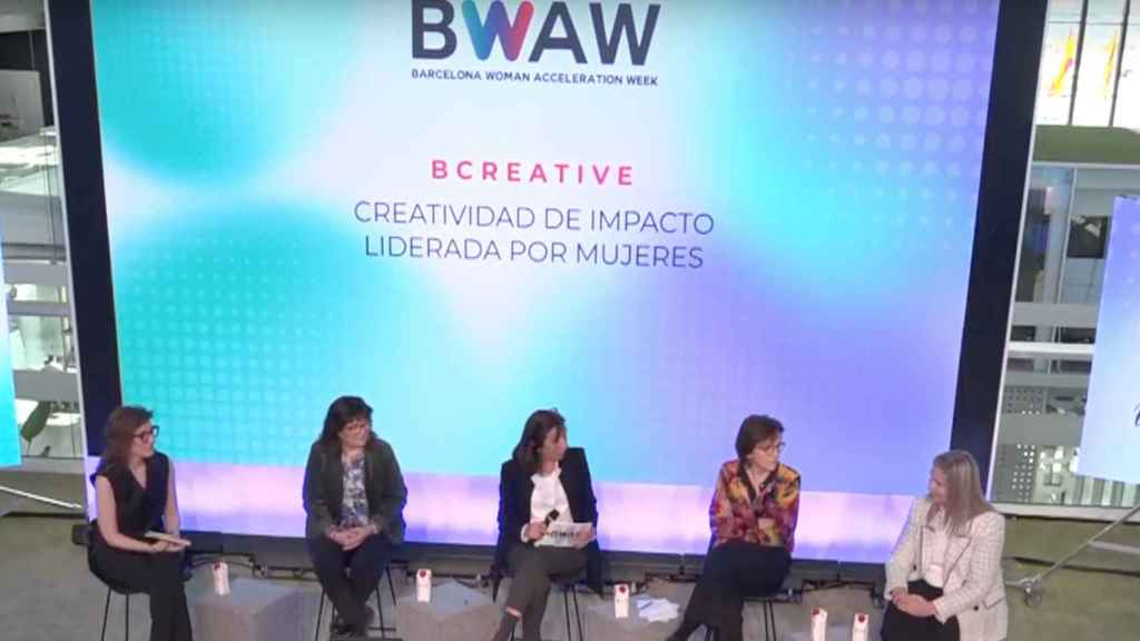 Fundadora y CEO de Nomón, Sisón Pujol, la directora del Grup Efebé, Anna Fornt, la general manager CBA Design, Sandra García, la CEO de Bernardí, Arantxa Bernardi y la directora ejecutiva de Barcelona Centre de Disseny, Isa Roig. en la tercera mesa redonda de BWAW / CG