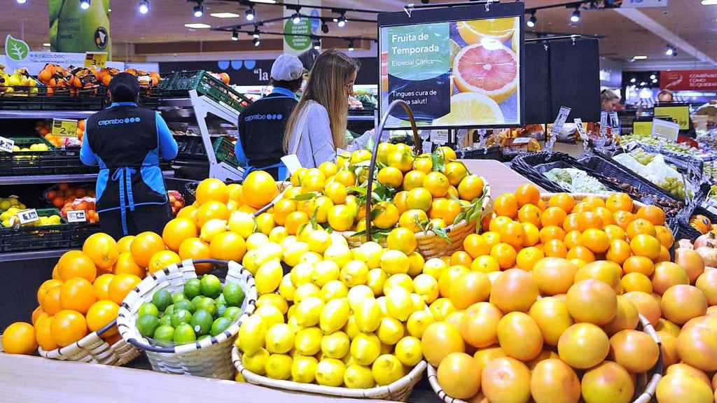 Cítricos en un supermercado / EP