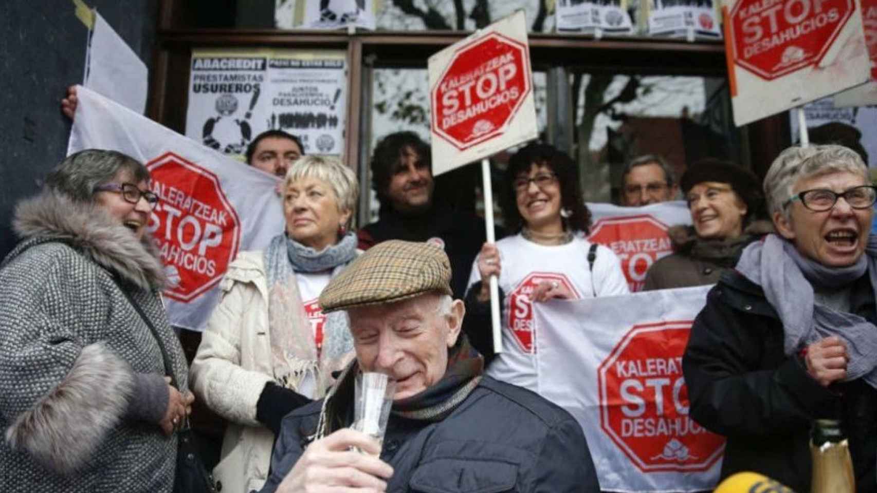 Una manifestación de la plataforma Stop Desahucios contra las cláusulas abusivas de las hipotecas / EFE