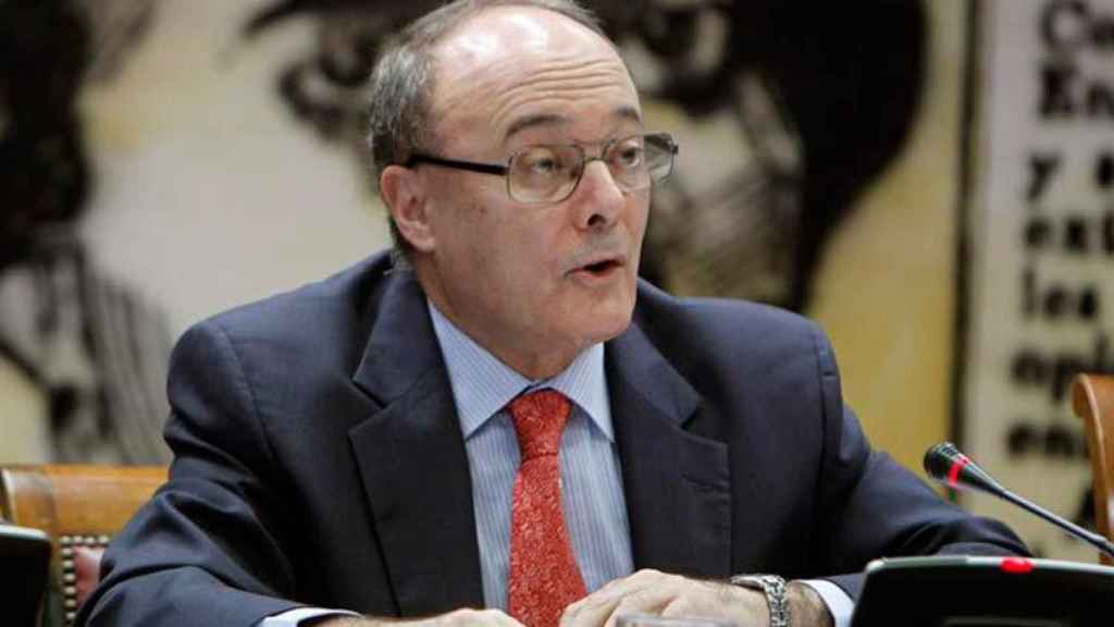 Luis María Linde, gobernador del Banco de España, durante su polémica comparecencia en el Senado.