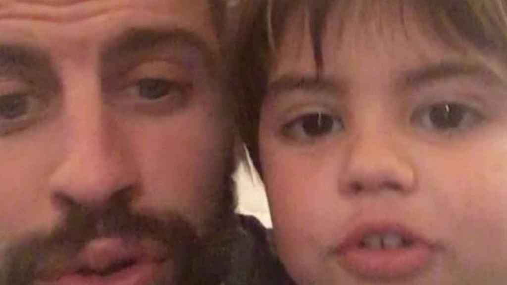 Una secuencia del vídeo en el que Piqué ha cantado junto a su hijo cánticos azulgranas