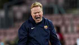 Ronald Koeman se lamenta durante el Barça-Granada / EFE