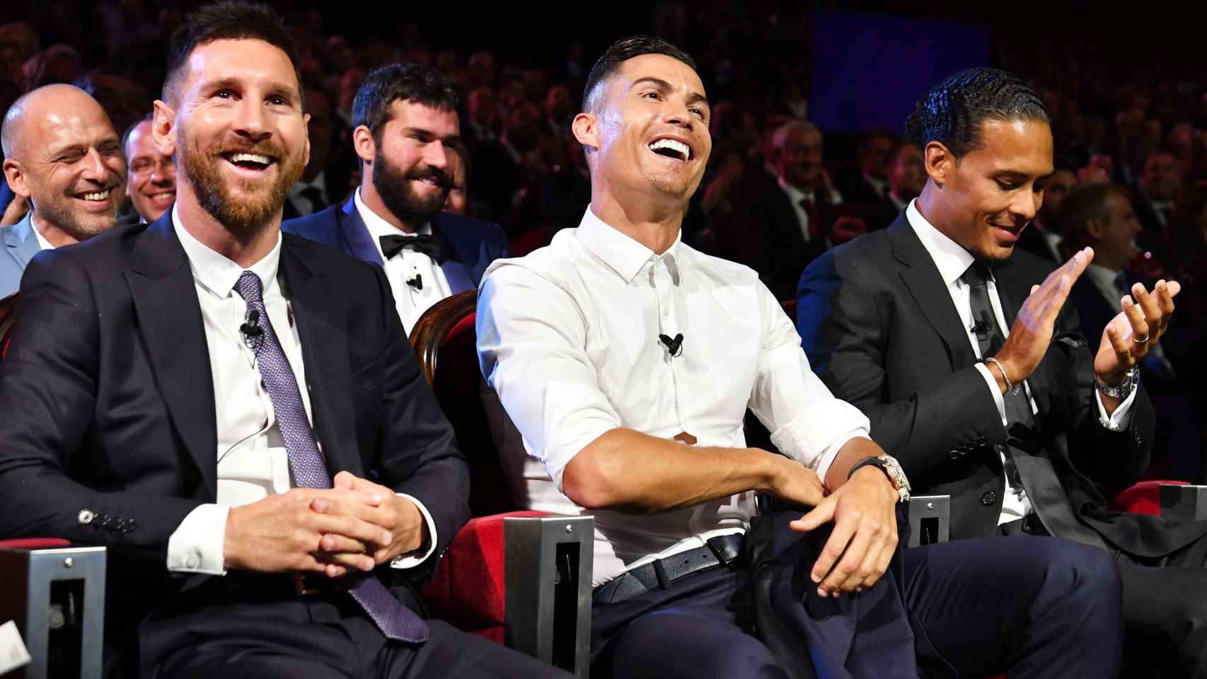 Cristiano Ronaldo y Leo Messi durante la gala de la UEFA / EFE