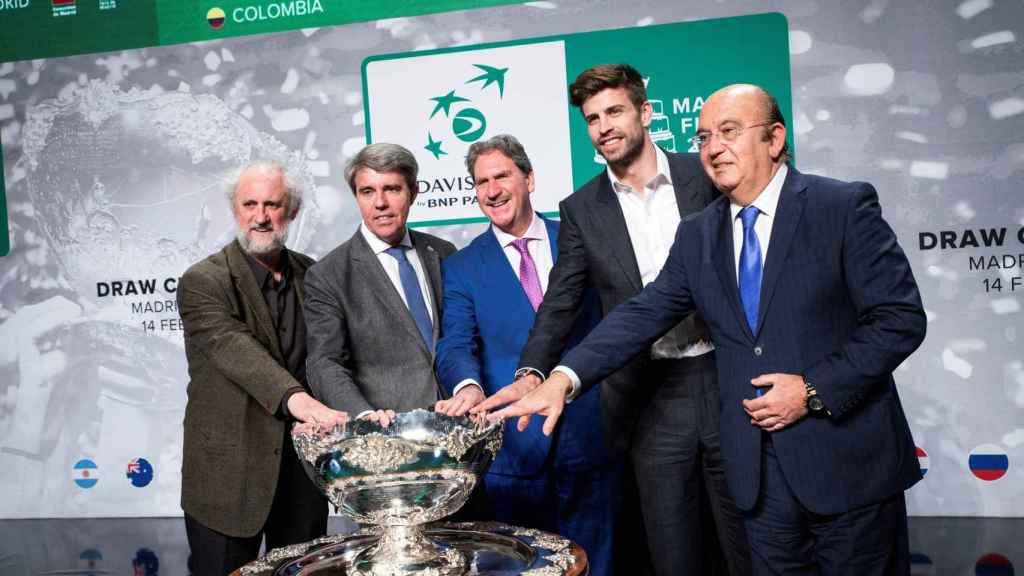 Miguel Díaz, Ángel Garrido y  Gerard Piqué en el acto de la nueva Copa Davis / EFE