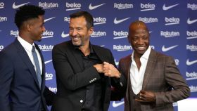 Jorge Mendes, junto a Ansu Fati y Bori Fati en una imagen de archivo / REDES