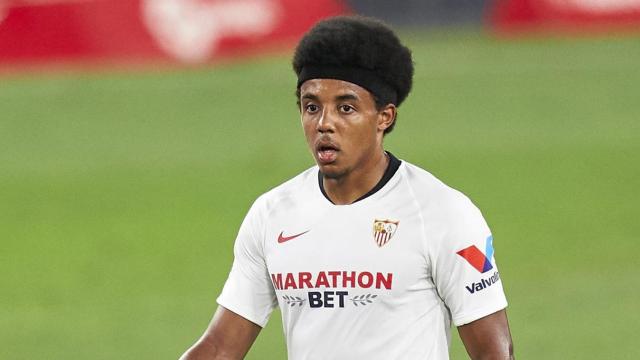 Jules Koundé, disputando un partido con el Sevilla FC / Redes