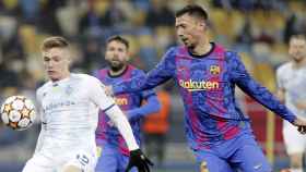 Lenglet, en el partido de la Champions de esta temporada contra el Dinamo Kiev, ha sido el defensa más caro desde 2015 / EFE