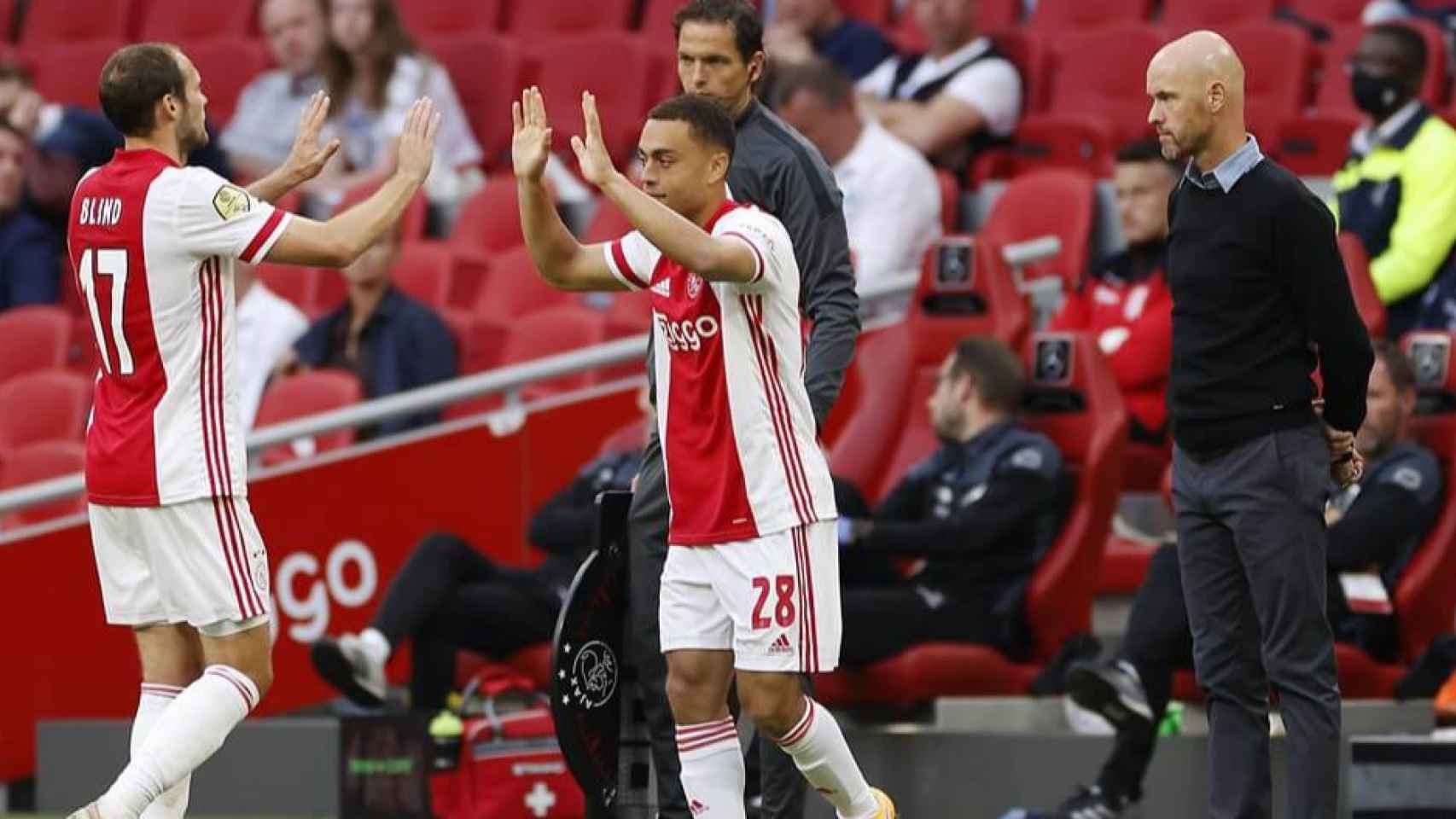 Blind, Dest y Ten Hag en el partido del Ajax contra el Vitesse / EFE