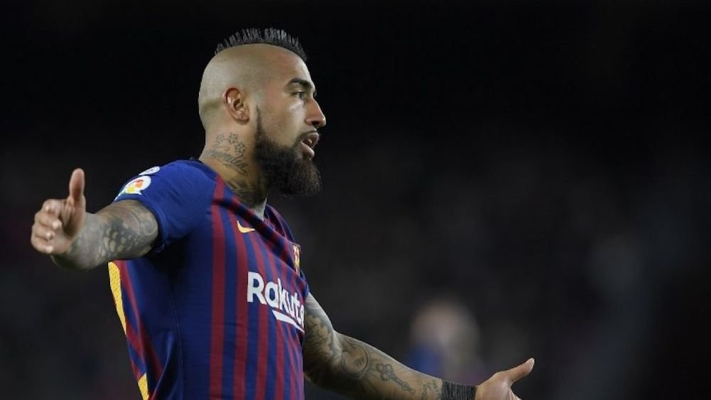 Una foto de Arturo Vidal durante un partido con el Barça / Twitter