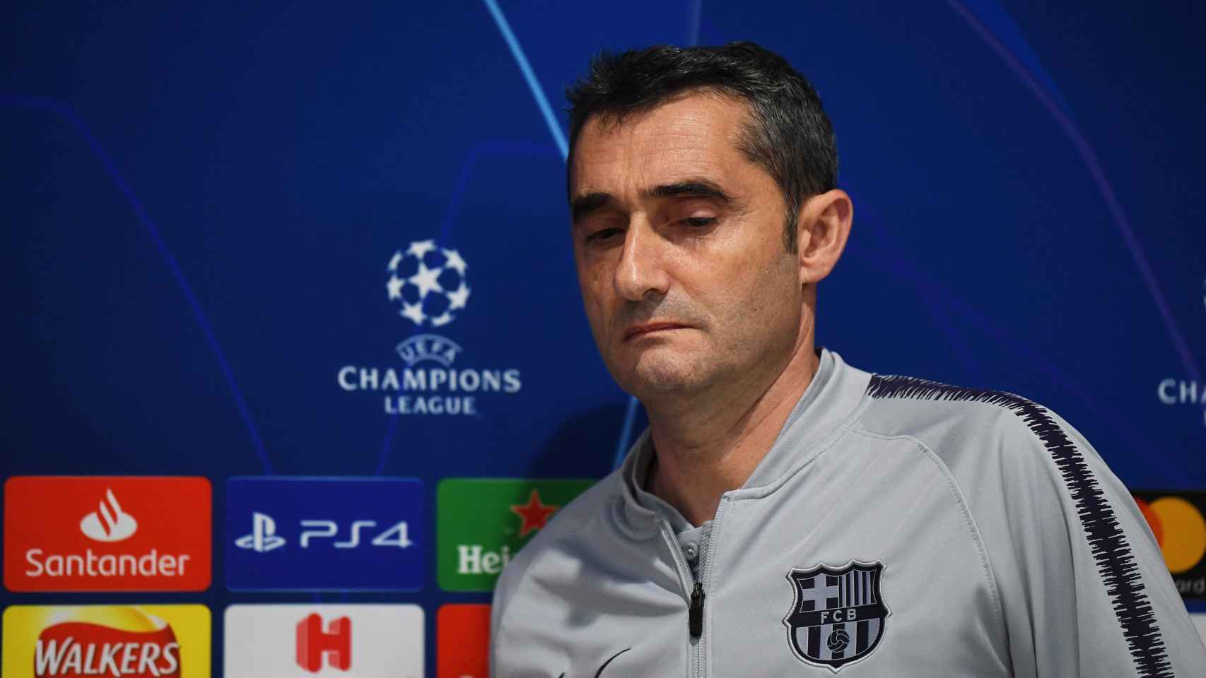 Valverde saliendo en rueda de prensa en la previa de Anfield / EFE