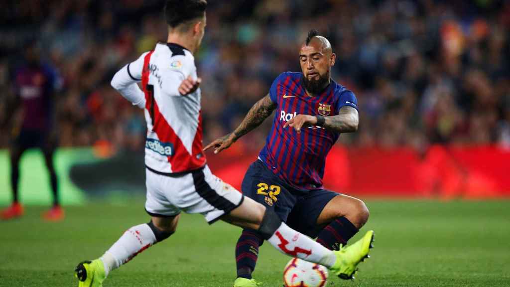 Una foto de Arturo Vidal durante el partido frente al Rayo Vallecano / EFE