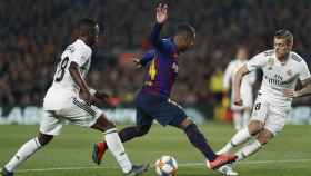 Malcom disparando a puerta en la ida de Copa del Rey contra el Real Madrid / EFE