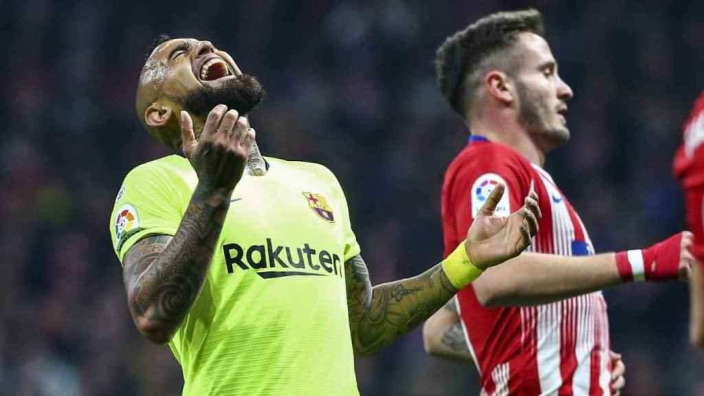 Arturo Vidal se lamenta por una ocasión fallada con el FC Barcelona / EFE