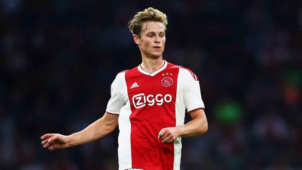 Frenkie de Jong jugando contra el Heerenveen / EFE