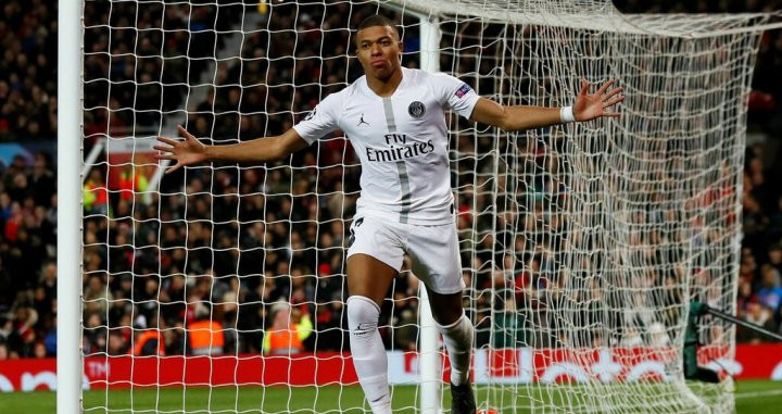 Kylian Mbappé celebrando el gol del PSG en Old Trafford/ EFE