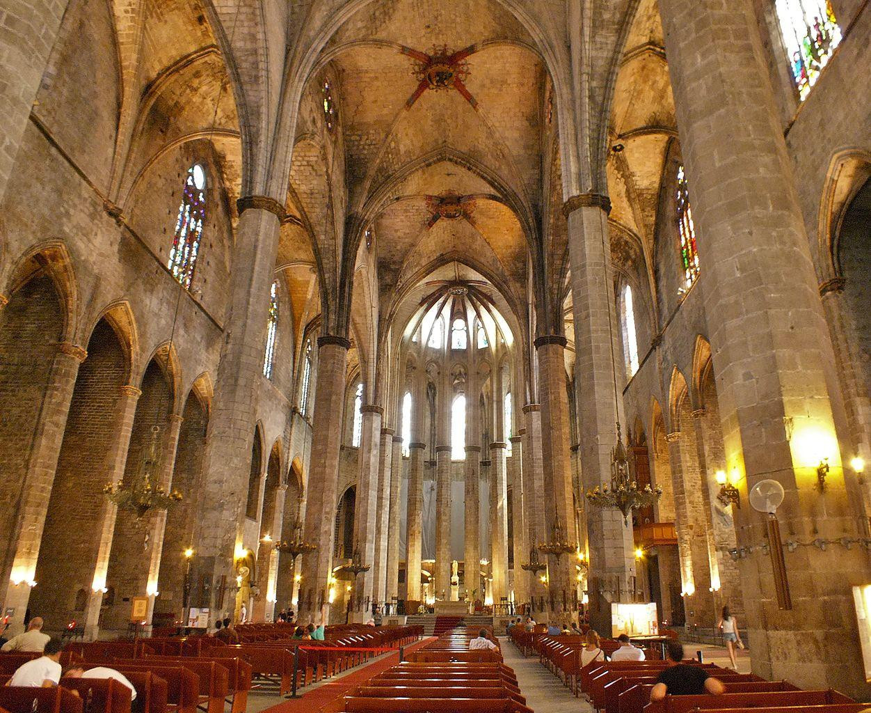 Créditos: Interior de Santa María del Mar por Amaianos por con licencia Creative Commons 1.0