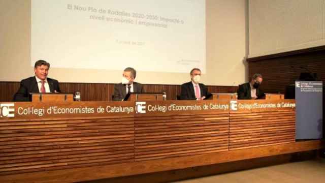 Presentación del plan de Rodalies 2020 2030 con la participación de Antoni Cañete, Pedro Saura, Oriol Amat y Pere Macias (de izquierda a derecha) / CG