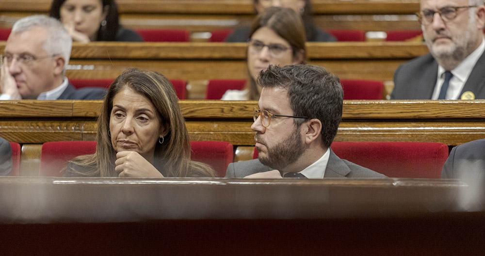 La consejera de Presidencia y portavoz Meritxell Budó, y el vicepresidente del Govern, Pere Aragonès / PARLAMENT