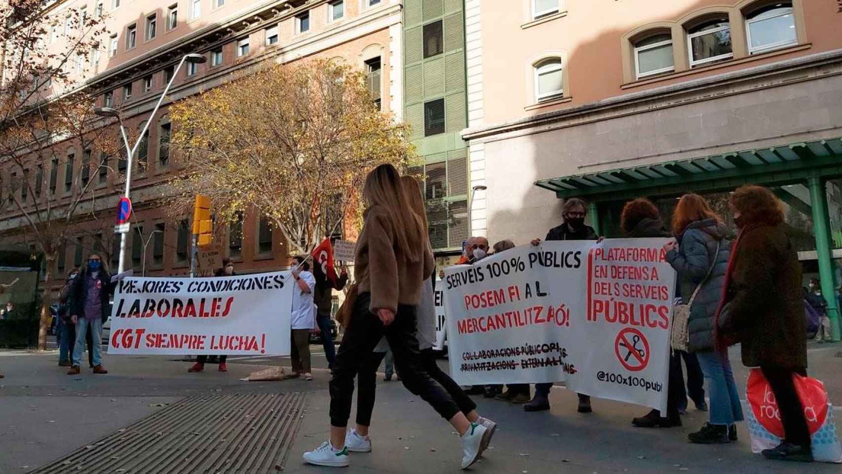 Protesta contra la especulación en la fusión de los hospitales Clínic y Plató / CG