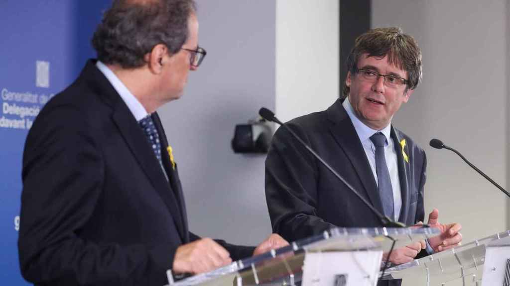 El expresidente Carles Puigdemont junto al presidente de la Generalitat, Quim Torra en una imagen de archivo / EFE