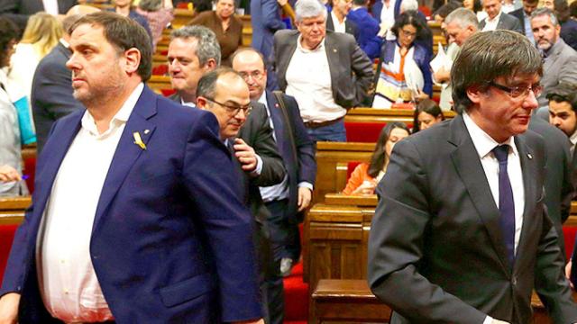 Oriol Junqueras y Carles Puigdemont en el Parlament en una imagen de archivo / EFE