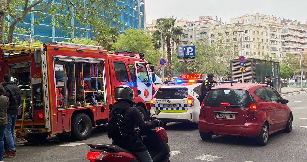 Los equipos de emergencia frente al bar que voló por los aires / CG