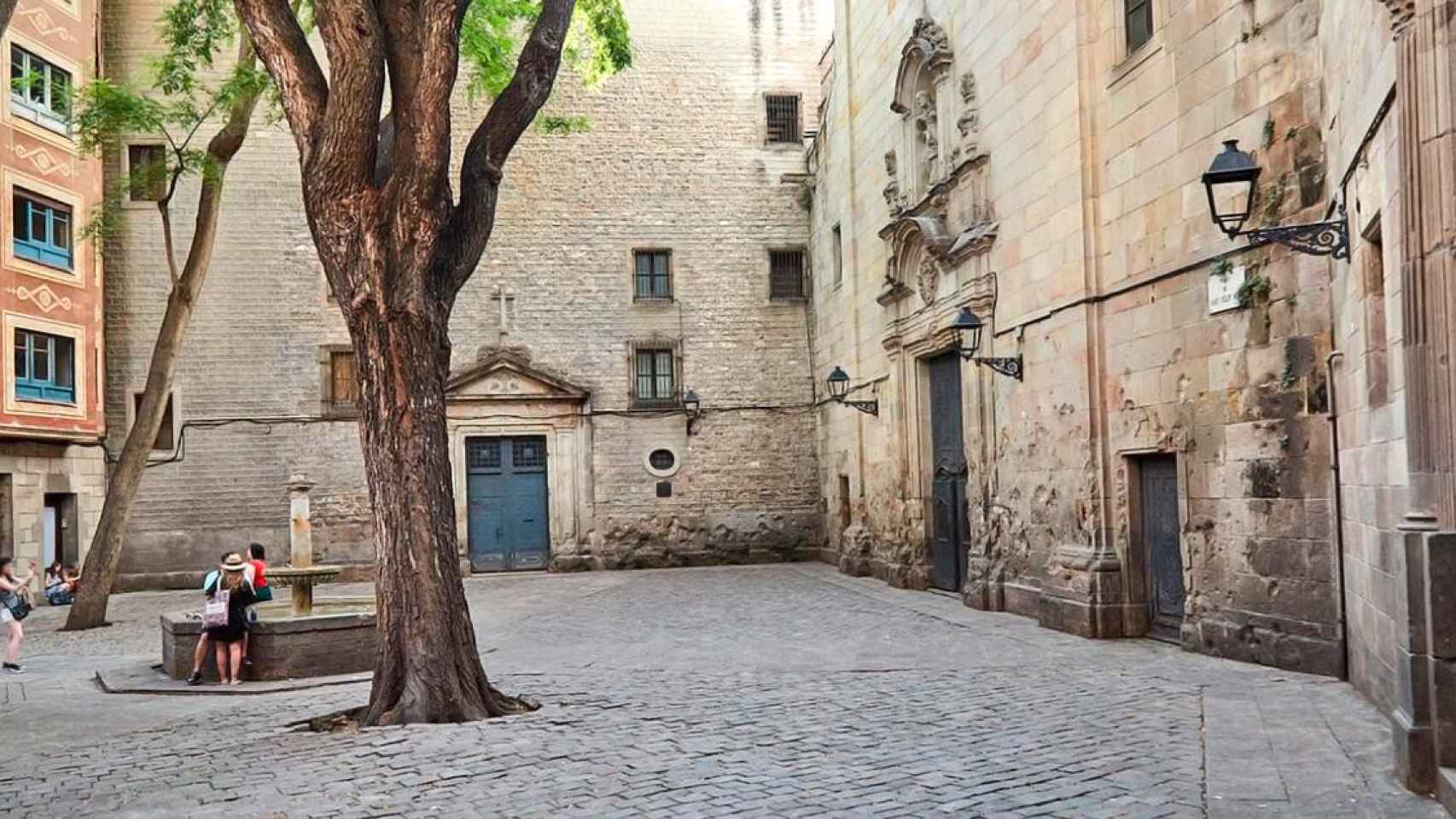 Plaza de Sant Felip Neri de Barcelona, donde se encuentra la escuela