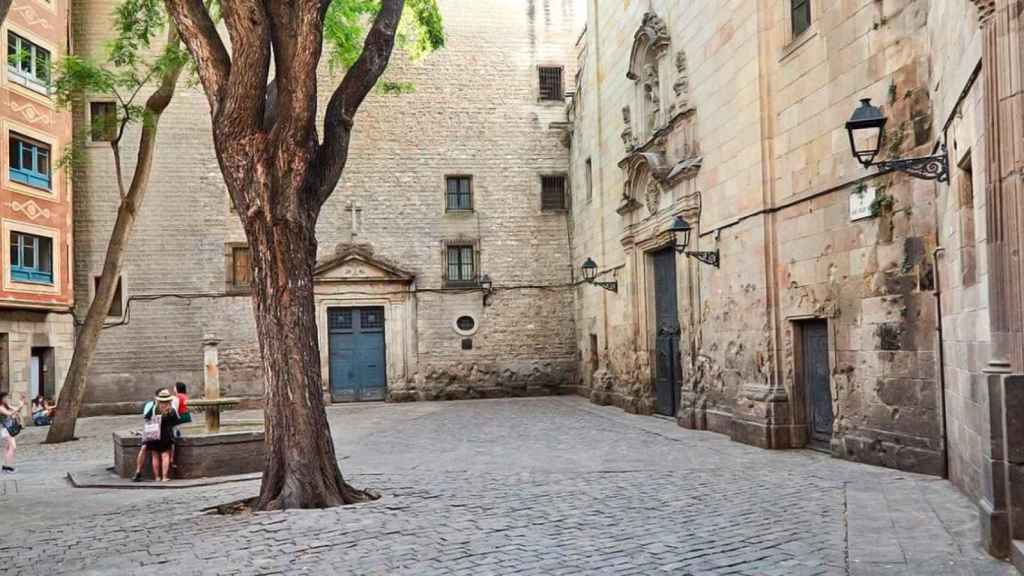 Plaza de Sant Felip Neri de Barcelona, donde se encuentra la escuela