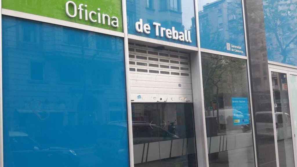 Exterior de una oficina de empleo en Cataluña, a la que van las personas en paro / SOC