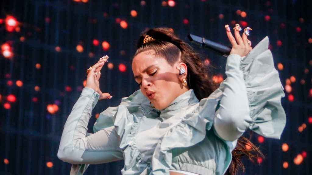 La cantante Rosalía actuando en el festival Mad Cool 2019 / EP