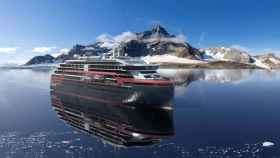 Crucero surcando las aguas del océano / HURTIGRUTEN