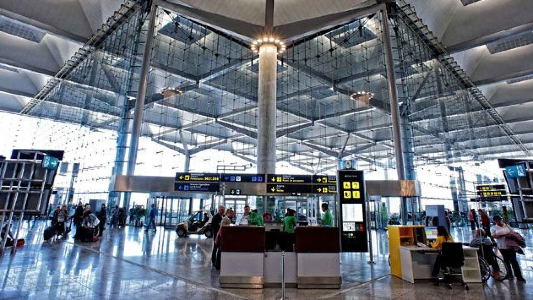 Interior del aeropuerto de Málaga Costa del Sol, uno de los que vivirá una huelga los días 22, 23, 29 y 30 de diciembre / CG