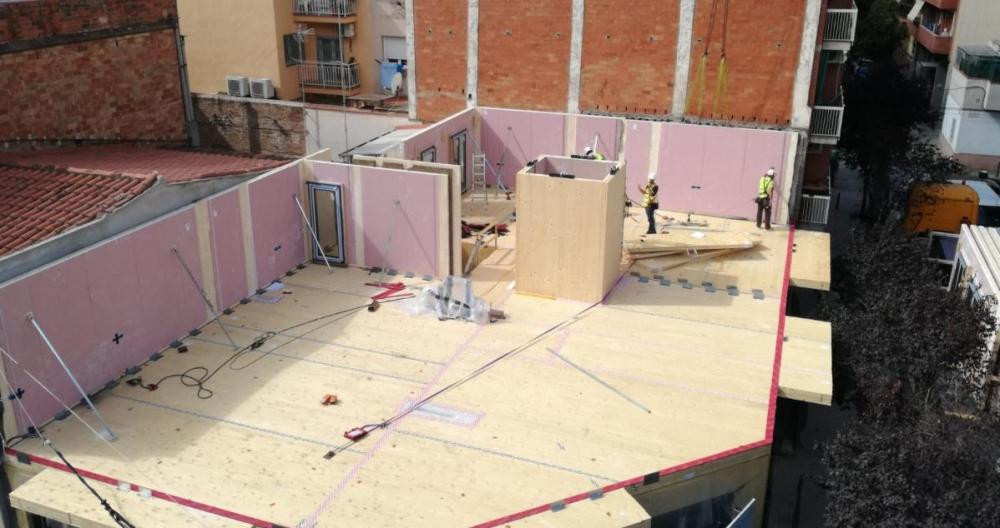 Construcción del primer edificio sostenible de 011h en L'Hospitalet de Llobregat / CG