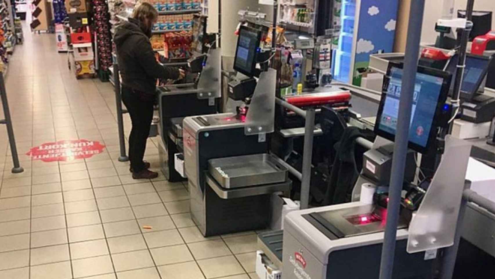 Cajas de autocobro en los supermercados / EP