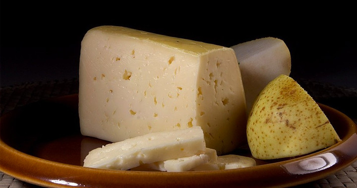 La leche y los productos derivados, como el queso, son una fuente de calcio que puede ser beneficioso contra las piedras en el riñón / PIXABAY