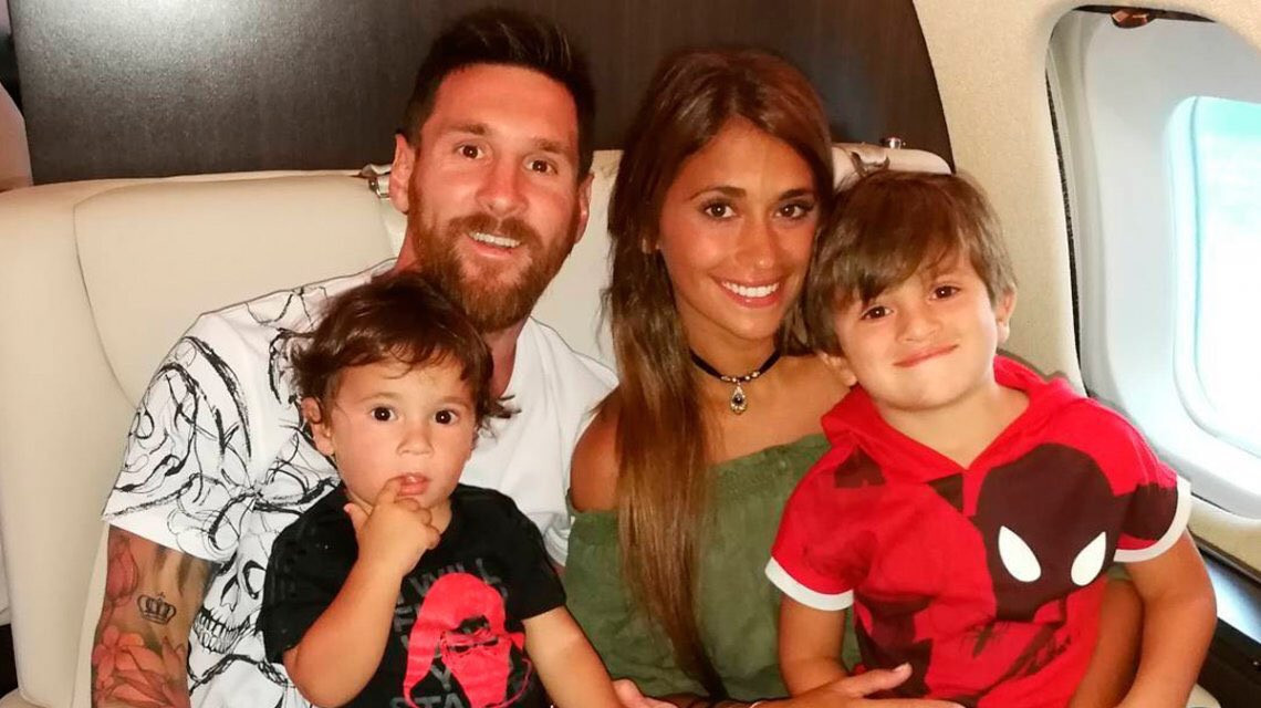 Leo Messi y Antonella Rocuzzo junto a Thiago y Mateo /REDES