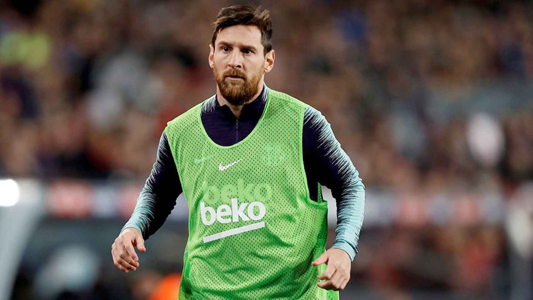 Leo Messi calienta en el Camp Nou