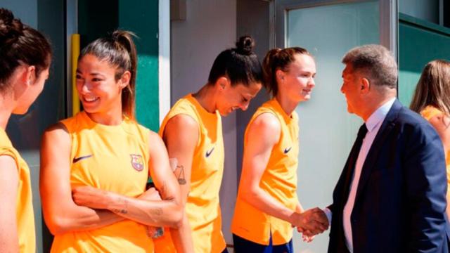 Laporta y Leila Ouahabi, una de las jugadoras del Barça que se marcha este verano a uno de los nuevos ricos / FCB