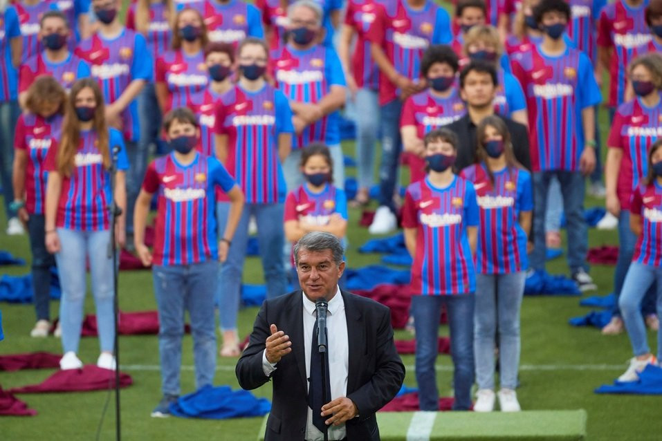 Joan Laporta en la presentación de la nueva equipación del club / EFE