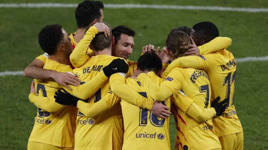 Los jugadores del Barça celebrando el segundo gol contra el Athletic Club en San Mamés / EFE