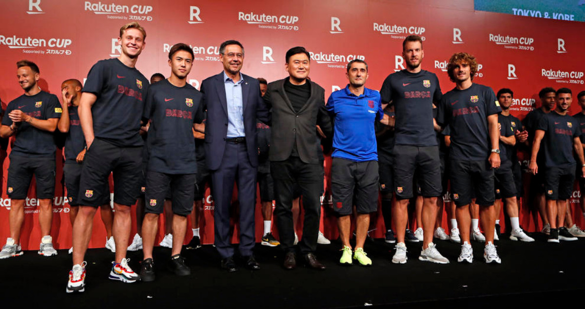 Bartomeu presentando a De Jong, Neto y Griezmann en un acto de Rakuten / FC Barcelona