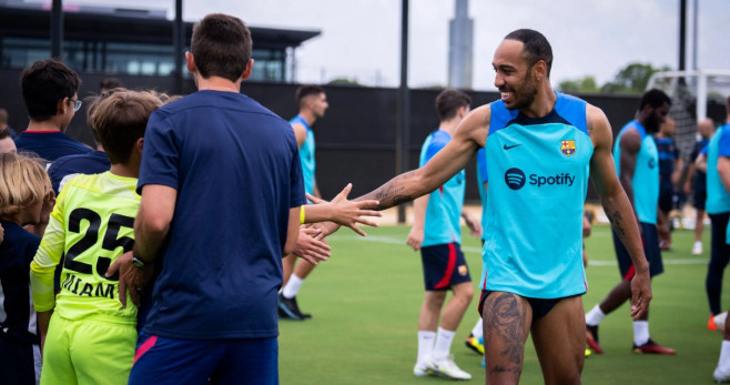 Aubameyang se muestra cercano con los fans en la gira de Miami / FCB