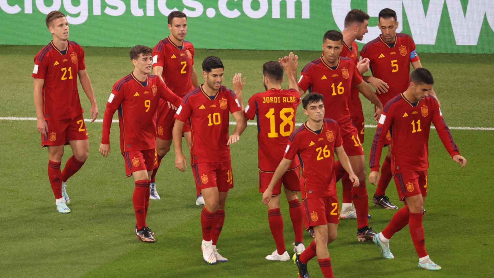 España, celebrando un gol con protagonismo de los jugadores del Barça / EFE