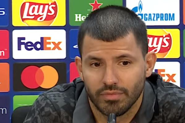 Agüero en rueda de prensa con el Barça / Redes